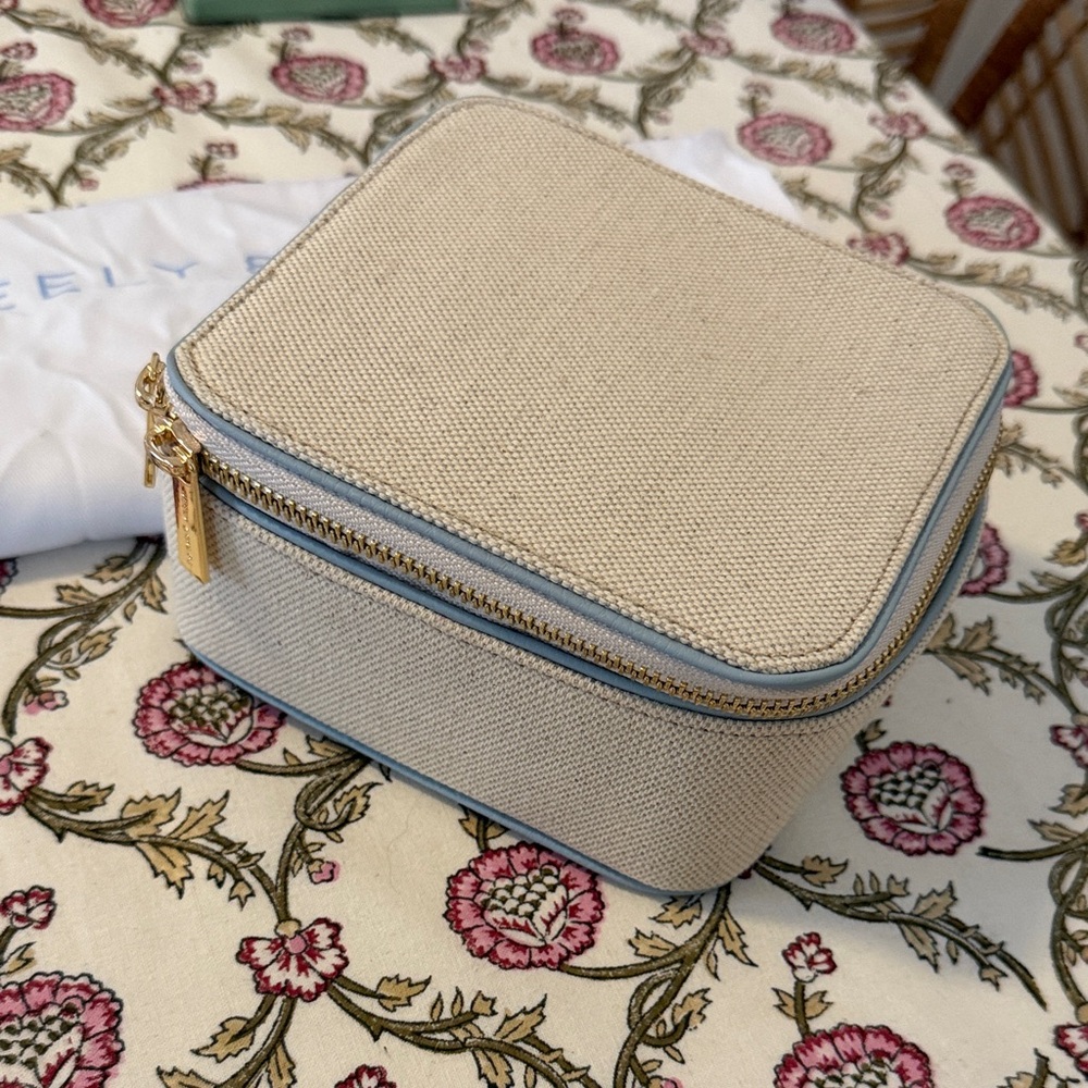 Neely & Chloe Canvas Jewelry Organizer with Blue Trim